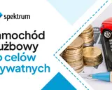 Samochód służbowy do celów prywatnych – stos monet i kalkulator sugerują koszty.
