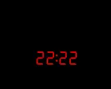 Cyfrowy zegar pokazuje 22:22. To czas, który dla wielu ma szczególne znaczenie, symbolizując równowagę i harmonię.