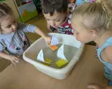 Zabawy sensoryczne z wodą: Odkryj moc rozwoju dziecka!