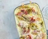 Überbackener Chicorée mit Schinken in cremiger Sauce, ein köstliches Gericht, das Lust auf mehr Chicorée-Rezepte macht.