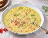 Aksamitna zupa porowa z mięsem mielonym, marchewką i koperkiem. Idealna na chłodne dni.