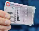 Polskie prawo jazdy w ręku, symbolizuje wolność, ale też odpowiedzialność. Oby nie skończyło się na 3 miesiące zabrane prawo jazdy.