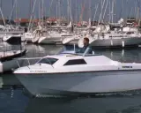 Bateau Beneteau California 520 en navigation. Fiche technique à découvrir pour ce modèle de plaisance.