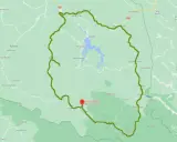 Mapa z zaznaczoną trasą Wielka Pętla Bieszczadzka, prowadzącą przez malownicze tereny Bieszczadów, w tym okolice Jeziora Solińskiego.