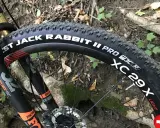 Opona CST Jack Rabbit II Pro 29x na rowerze górskim, gotowa na teren.