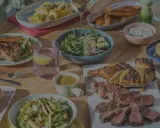 Leckeres Grillbuffet mit Hähnchen, Steak, Maiskolben und Salaten. Perfekte Grillbuffet Ideen für den Sommer.
