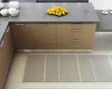 Nowoczesna kuchnia z szarymi blatami, drewnianymi frontami szafek i cytrynami. Różne rodzaje blatów kuchennych mogą nadać kuchni unikalny charakter.