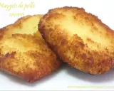 Dos deliciosos nuggets caseros dorados y crujientes, listos para disfrutar.