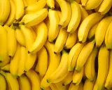Mnóstwo dojrzałych bananów, które mają umiarkowany indeks glikemiczny.