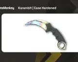 Karambit Case Hardened z CS:GO, jeden z najdroższych skinów, błyszczy tęczowymi barwami.