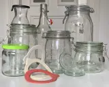 Verschiedene Glasbehälter und Dichtungsringe, ideal zum selber machen von Gewichte zum fermentieren.