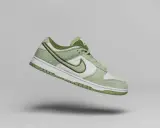 Miętowe Nike Dunk Low z fakturowaną cholewką, białe panele i zielone logo. Sprawdź unikalny nike numer seryjny.