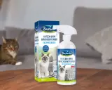 Bactador Enzymreiniger zur effektiven Beseitigung von Katzenurin-Gerüchen. Ein brauner Kater liegt im Hintergrund auf einem Sofa.