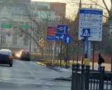 Znaki drogowe na osiedlu: Kto odpowiada? Zmień chaos w porządek!