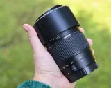 Obiektyw 70-300mm Tamron, idealny do zdjęć makro, portretów i dzikiej przyrody.