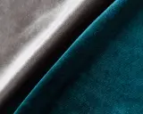 Tessuto in velluto a coste blu petrolio e grigio tortora, che mostra la morbidezza e la lucentezza di questo acetato che tessuto è.
