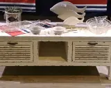 Mesa auxiliar estilo vintage, ideal para aprender como decapar un mueble y darle un toque náutico.