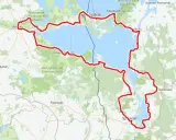 Trasa rowerowa velo 10 okrąża Zalew Szczeciński, prowadząc przez parki narodowe i malownicze miejscowości jak Świnoujście i Wolin.