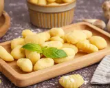 Domowe gnocchi, idealne do sosu pomidorowego lub pesto. Prosty gnocchi przepis z czym podawać.