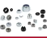 Variedad de tipos de tuercas: hexagonales, mariposa, ciegas y dentadas, en diferentes materiales y tamaños.
