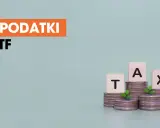 Jak obliczyć podatek dochodowy od ETF? Na grafice napisy "PODATKI ETF" i "TAX" na monetach.