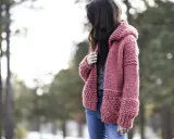 Chaqueta tejida a dos agujas con capucha, ideal para tejer capucha dos agujas para niños.