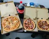 Pizza Hut: Duża pizza (38 cm) ile osób nakarmi i czy warto?