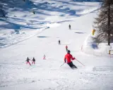 Mazury na narty? Twoje zimowe eldorado bez kolejek!