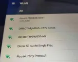 WLAN-Liste mit verschiedenen Netzwerkname Beispiel: "devolo-f4068d820091", "DIRECT-MgM267x 287x Series", "Dieter 53 sucht Single Frau" und "House Party Protocol".