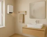 Chauffage salle de bain mural blanc diffusant une douce chaleur. Un porte-serviettes en bois avec une serviette beige est accroché à côté.