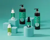 Produkty do pielęgnacji cery tłustej: serum, płyn micelarny i żel oczyszczający marki Basiclab.