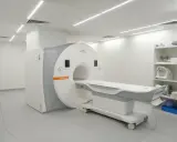 Nowoczesny aparat do rezonansu magnetycznego. Szybkie terminy badań NFZ dostępne w tej placówce.