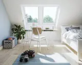 Habitación infantil bajo **techos bajos aprovechar buhardilla muy baja**. Cama, escritorio y juguetes.