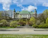 Pałac na Wodzie w Łazienkach Królewskich, idealne miejsce na interaktywne muzeum w Warszawie.