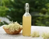 Syrop z kwiatu czarnego bzu: na co? Od przeziębienia po domowe SPA!