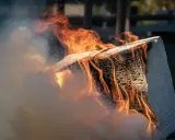 Czy styropian się pali? Palność, bezpieczeństwo i normy NRO
