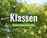 Drohnen-Klassen: EU-weite Regeln für den Betrieb von Drohnen erklärt. Ein Fluggerät schwebt vor grünem Blätterdach, umgeben von gelben Sternen.