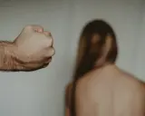 Mąż znęca się psychicznie? Jak się uwolnić i odzyskać życie.