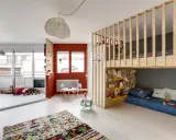 Chambre d'enfant colorée avec lit mezzanine, jouets et solutions d'organiser chambre enfant.