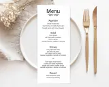 Eleganckie menu na wesele w domu, z daniami takimi jak grillowany filet i pieczony kurczak.