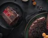 Saftiger Schokoladenkuchen mit Himbeerfüllung und Schokoladenglasur. Dieses schokoladige Rezept verspricht puren Genuss.
