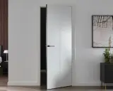 Nowoczesne białe drzwi wewnętrzne aranżacje. Minimalistyczny design, czarna klamka, stylowy dodatek do wnętrza.