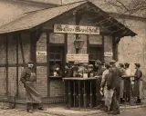 Arbeiter Schlange vor einem Kaffeehaus, ein Zeugnis der sozialen Frage der Industrialisierung. Männer und Frauen getrennt, um Kaffee zu kaufen.