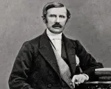 Johan August Gripenstedt, en framstående svensk politiker, porträtterad med mustasch och klädd i mörk kostym.