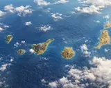 Widok z lotu ptaka na archipelag Wysp Kanaryjskich. Które wybrać: Teneryfa czy Gran Canaria?
