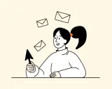 Uśmiechnięta dziewczyna z kucykiem trzyma kursor, a wokół niej latają koperty. Ilustracja pokazuje, jak napisać email.