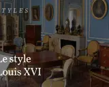 Salon de style Louis XVI avec mobilier d'époque, fauteuils dorés, cheminée ornée et portraits royaux.