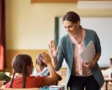 Czy nauczyciel może uczyć swoje dziecko? Zaskakujące zasady i przepisy
