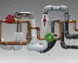 Complejo sistema de varios tipos de tuberías para agua: cobre, PVC, metal y negro, con válvulas rojas y verdes, goteando agua.