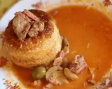 Une bouchée à la reine savoureuse, garnie de viande et de champignons, baignant dans une sauce onctueuse.